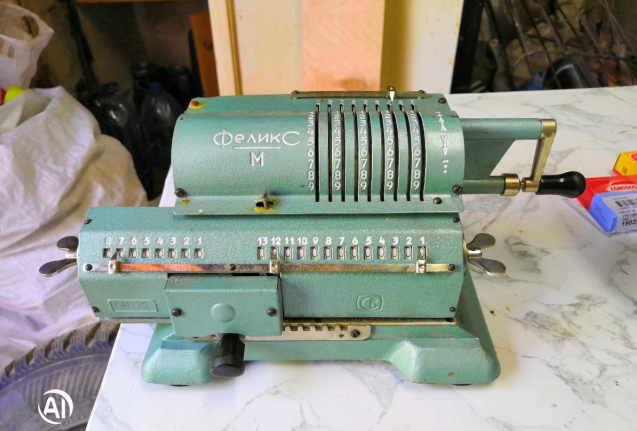 Арифмометр, готовальня и печатная машинка: какие необычные школьные принадлежности продают сыктывкарцы