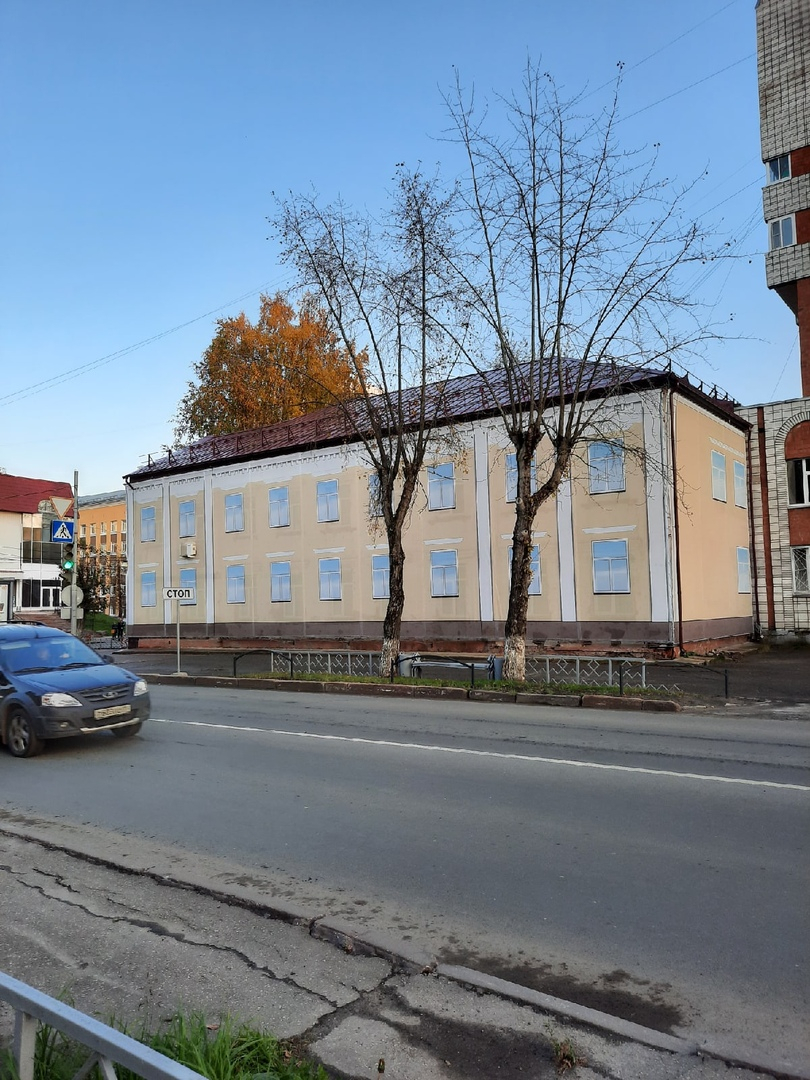 Фото дня: бюджетный «ремонт» здания следкома в Сыктывкаре