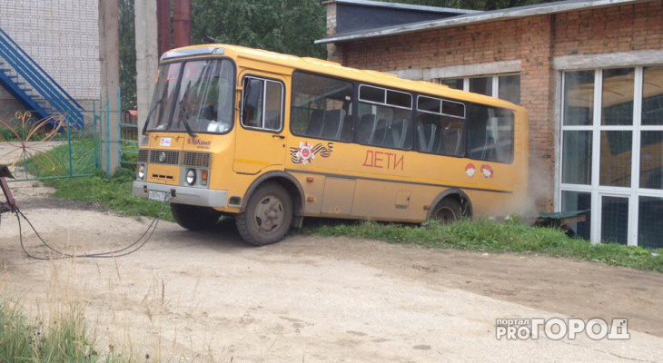 В Коми столкнулись школьный автобус с детьми и грузовик