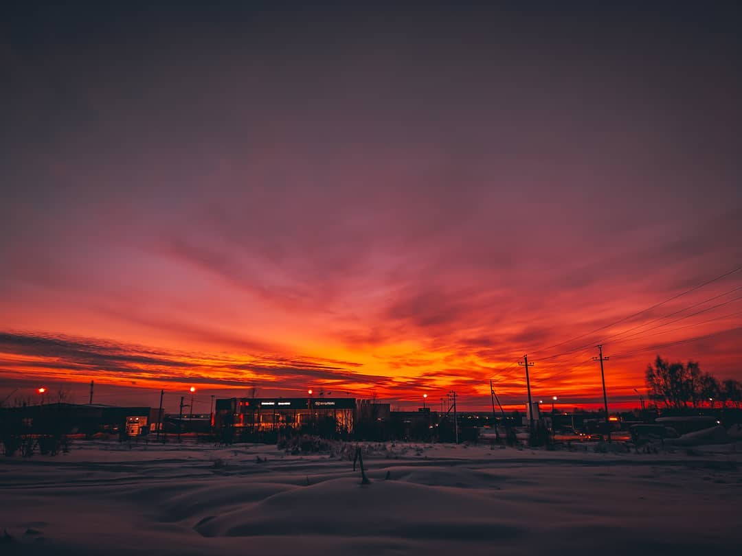 Фото дня в Сыктывкаре: огненный закат над морозными просторами