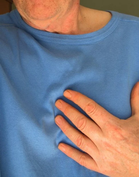 Врачи назвали ощущения во рту, которые являются признаками близкого инфаркта