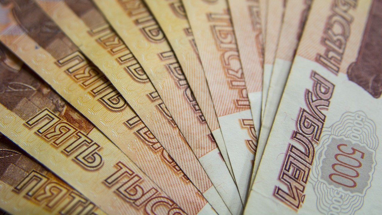 Более 1,2 млн рублей наличными сняли клиенты Сбербанка через кассы торговых точек Республики Коми во втором полугодии 2020 года