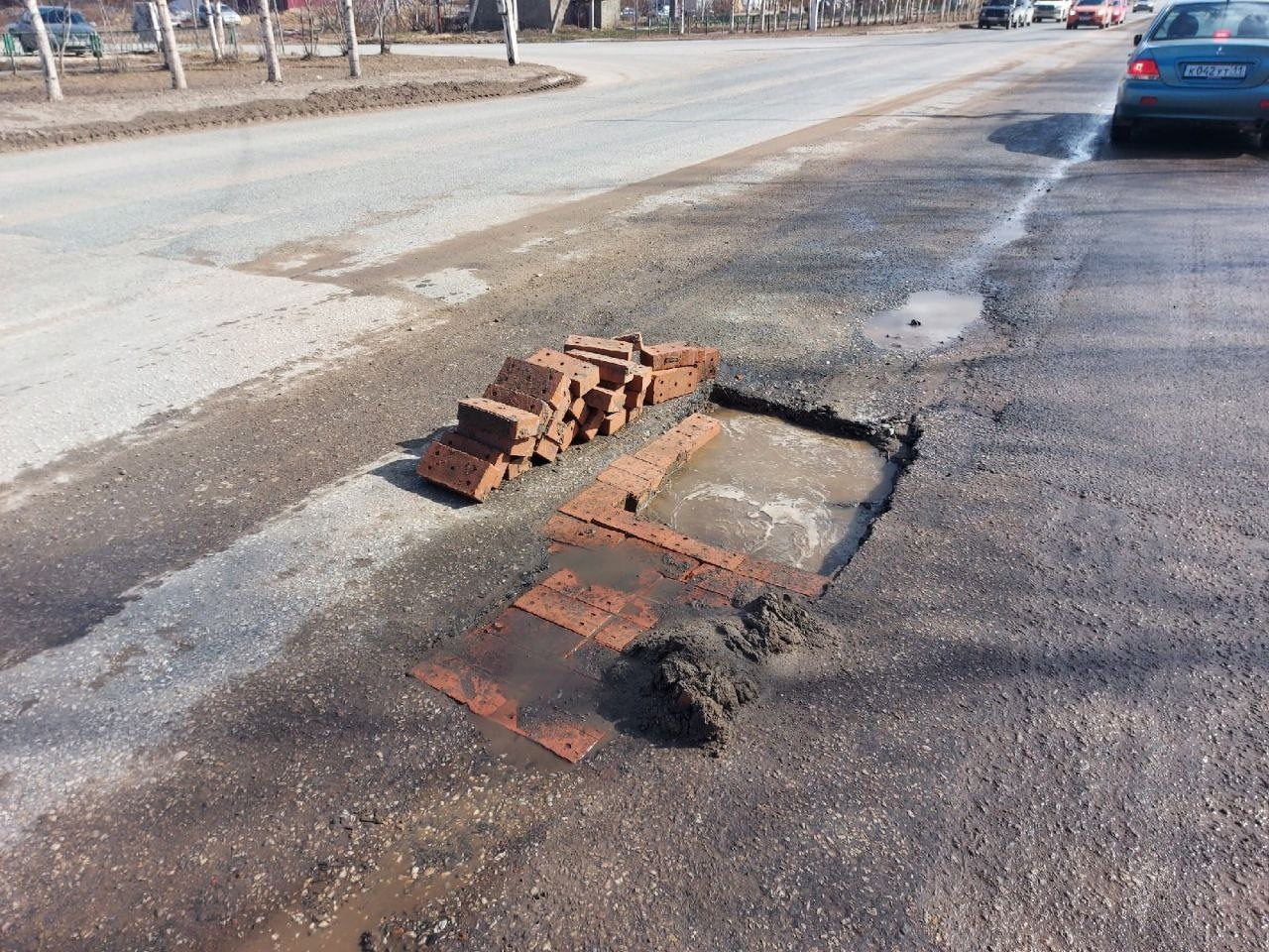 Жители Коми о «кирпичном» ремонте дорог: «Хоть так, и то спасибо»