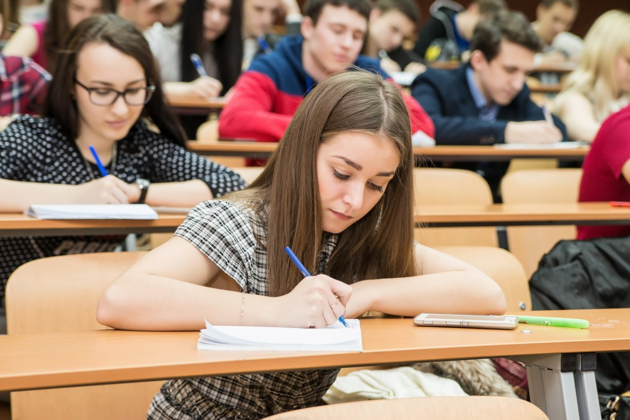 Российских студентов предложили автоматически считать безработными