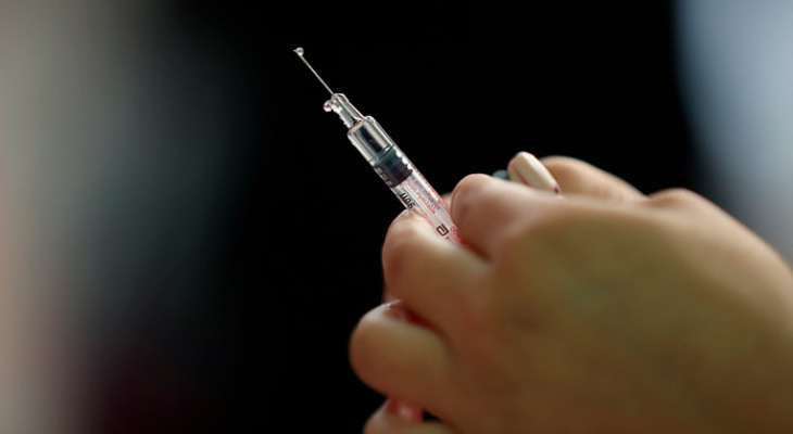 В России для борьбы с индийским штаммом коронавируса проведут повторную вакцинацию