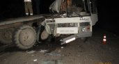 В Коми автобус протаранил припаркованный прицеп, пострадали 10 человек