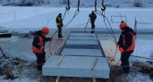 В Сыктывкаре начали добывать лед для новогодних городков