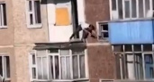 В Коми мужчина разбил машину и выпал с балкона