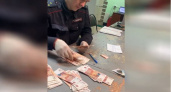 В Сыктывкаре сотрудники Полиции и УФСБ задержали курьера мошенников с 800 тысячами рублей