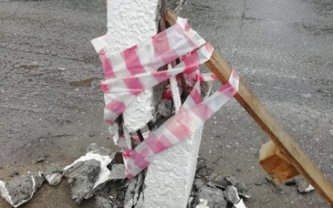 В Сыктывкаре после освещения проблемы в СМИ заменили аварийный столб