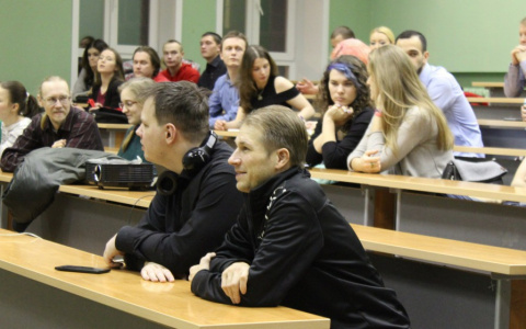 7 вакансий для студентов в Сыктывкаре с зарплатой от 15 до 40 тысяч рублей