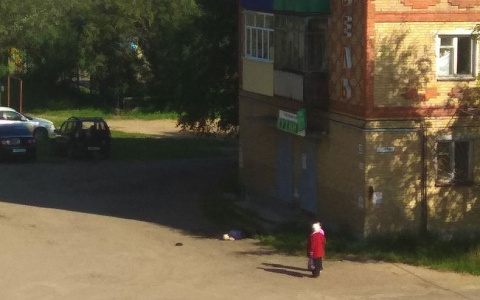 В Коми с балкона многоэтажки сорвался мужчина (фото)