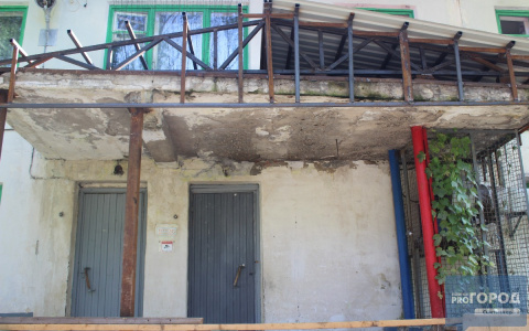 Сыктывкарский общественник боится, что на детей упадет бетонная плита