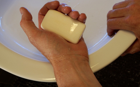 Житель Коми заказал через Интернет смартфон, но получил вместо него кусок мыла