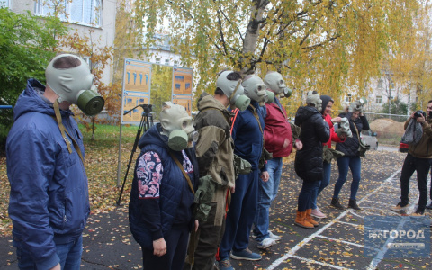 В Сыктывкаре журналисты надевали противогазы и «дышали» дымом