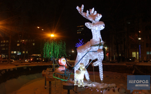 Фото дня: мэрия Сыктывкара зажгла новогоднего оленя