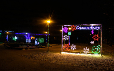Фото дня: новогодняя арка возле администрации Сыктывкара
