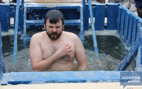 Зачем купаться на Крещение и почему некоторые не будут этого делать: мнения сыктывкарцев