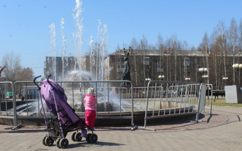 В Сыктывкаре в преддверии Дня Победы включили фонтаны (фото)