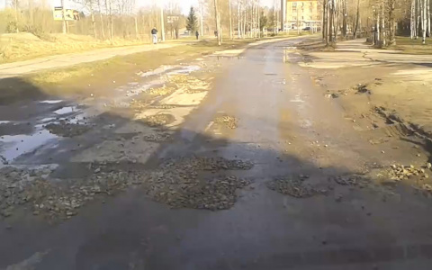 «Это просто жесть»: сыктывкарец покрыл «дорожников» матом за ремонт улицы (видео)