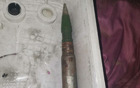 Появились фото боевого снаряда, который дети нашли в заброшенном здании в Коми
