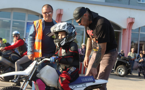 На День Эжвы 7-летний мотоциклист соревновался со взрослыми (фото)