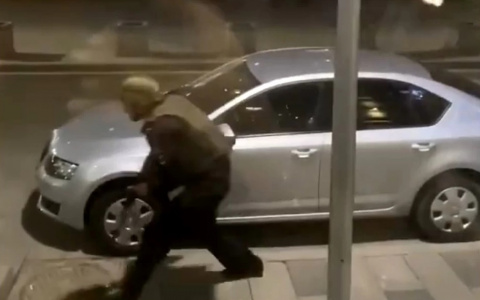 В Москве неизвестный начал стрельбу у здания ФСБ: два человека погибли (видео)