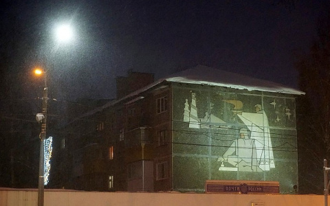 По заветам Варламова: в Сыктывкаре оборудовали подсветкой старые пятиэтажки