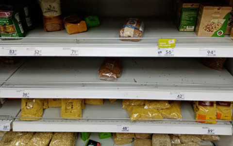 «До закрытия магазина толпа покупателей была»: сыктывкарцы в панике раскупали продукты