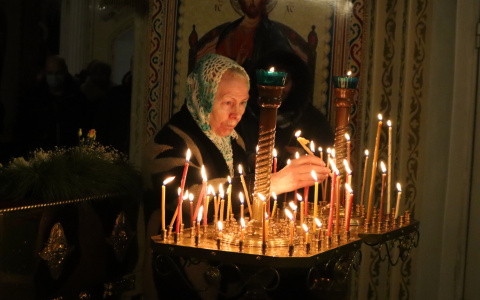 Фоторепортаж: как в Сыктывкаре проходит рождественская служба