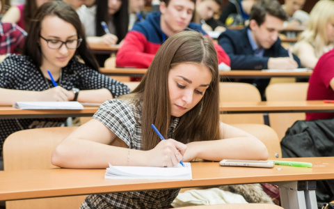 В России предложили поднять возраст студентов-бюджетников